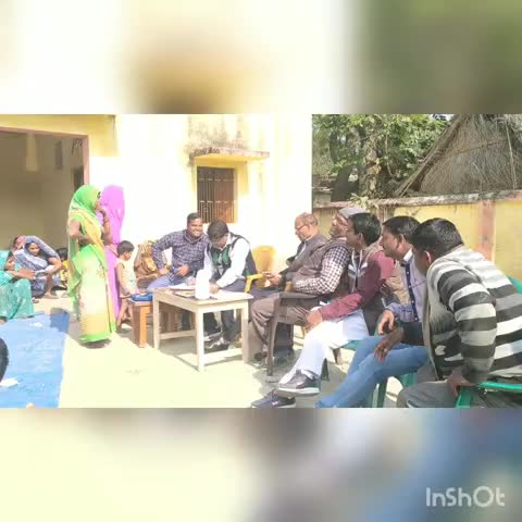 सुल्तानपुर: नरसड़ा में कोटेदार के खिलाफ राशन कार्ड धारकों द्वारा मोर्चा खोलेने के बाद धारकों का बयान दर्ज करने पहुंची जांच टीम