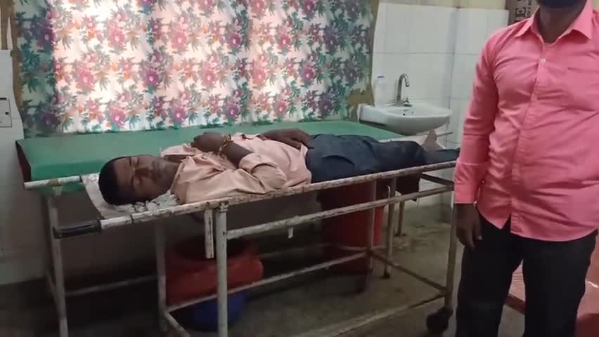 इकौना: बंजरही बेलहा राघव के युवक की अचानक तबीयत बिगड़ने पर एंबुलेंस की मदद से पहुंचाया गया इकौना के सामुदायिक अस्पताल, रेफर
