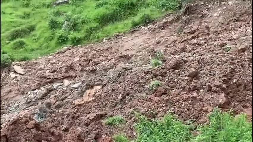 शाहपुर: शाहपुर के धारड़ी में भूस्खलन से आईपीएच की पेयजल पाइप लाइन टूटी, कई क्षेत्रों में गहराया पानी का संकट