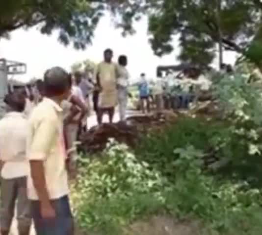 खतौली: ग्राम पंचायत टबीटा में मकान के बंटवारे को लेकर दो सगे भाईयों में हुआ विवाद, लोगों ने समझा-बुझाकर कराया शांत
