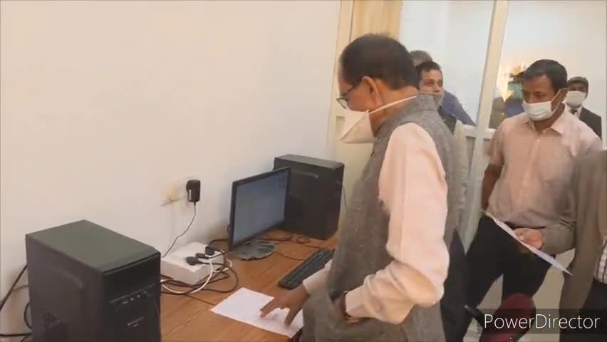हुज़ूर: मुख्यमंत्री शिवराज सिंह चौहान ने आज मुख्यमंत्री निवास स्थित कॉल सेंटर का किया अवलोकन