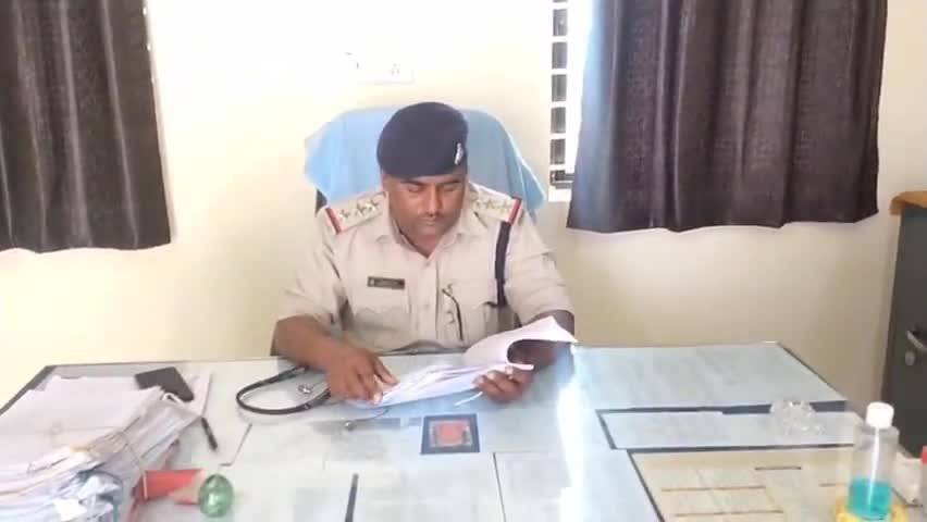 आष्टा: आष्टा में जुए की फड़ पर पुलिस ने छापेमारी कर 4 जुआरियों को पकड़ा, ₹3850 सहित ताश के पत्ते किए जब्त