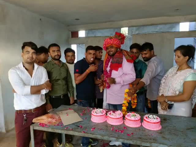 भारतीय किसान यूनियन के प्रदेश महासचिव एवं धौलपुर जिला प्रभारी का कांग्रेसी कार्यकर्ताओं द्वारा स्वागत और जन्मदिन पर बधाई एवं शुभकामनाएं दी