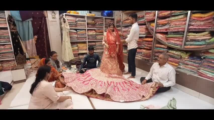पाली: पाली में होने वाले 400 विवाह समारोह को लेकर बाजार में लौटी रौनक, ग्राहकों की मांग के अनुरूप व्यापारियों ने की तैयारी