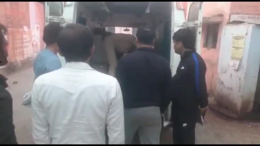 Maudaha, Hamirpur : मौदहा: कोतवाली के किसान पेट्रोल पम्प के पास साइकिल ...