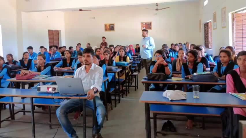 Chitarpur, Ramgarh : चितरपुर: चितरपुर कॉलेज में मुस्कुराहटें संस्था ने ...