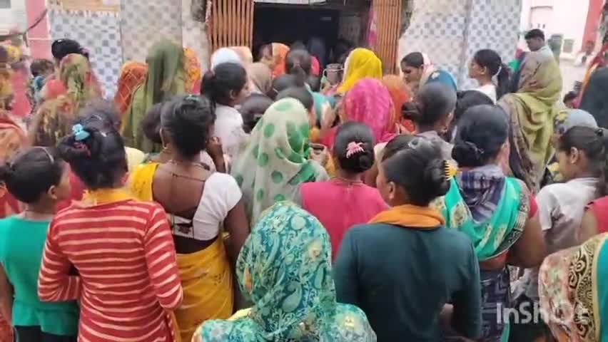 Mihinpurwa Motipur, Bahraich : मिहींपुरवा: महदेवा के बाबा बूढ़ेश्वर में नाग पंचमी पर उमड़ी कांवड़ियों की भीड़ ने किया जलाभिषेक, पुलिस रही मौजूद | Public App