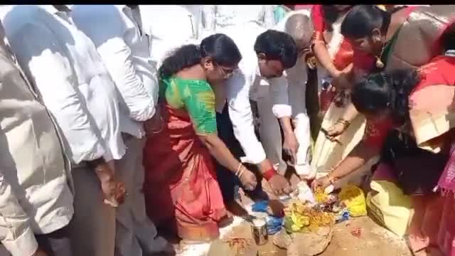 ప్రధాన రహదారి విస్తరణ పనుల నేపథ్యంలో పెదబొడ్డేపల్లిలో మదుం వద్ద డ్రైనేజీ నిర్మాణాలకు శంకుస్థాపన చేసిన ఎమ్మెల్యే గణేష్