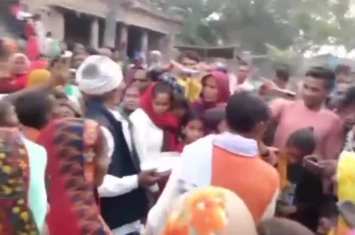 Payagpur Bahraich पयागपुर थवई गांव में श्रावस्ती से आई बछड़े की बारात हिंदू रीति रिवाज से