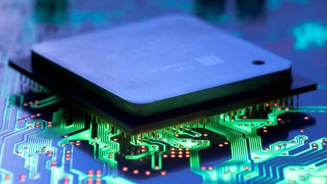Govt to invest $10 billion in semiconductor industry 