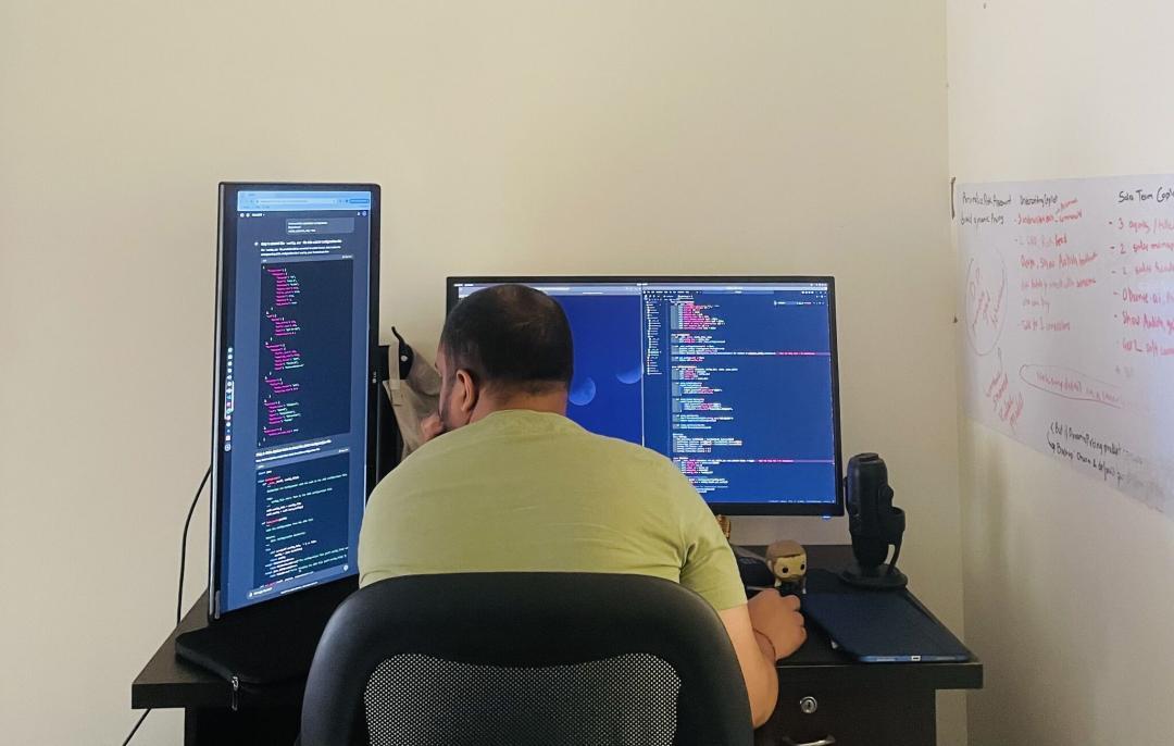 India startup's CEO says Co-founder has bed 3ft away, codes till 2am; criticised