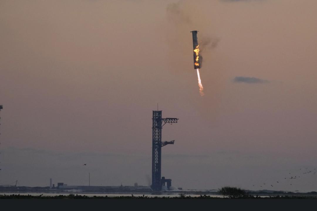 Video shows SpaceX catching Starship rocket booster with robotic arms for 1st time ever