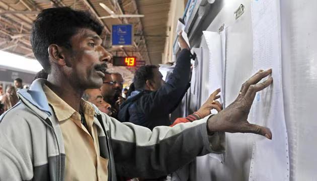 Train reservation chart to be prepared 8 hours before departure