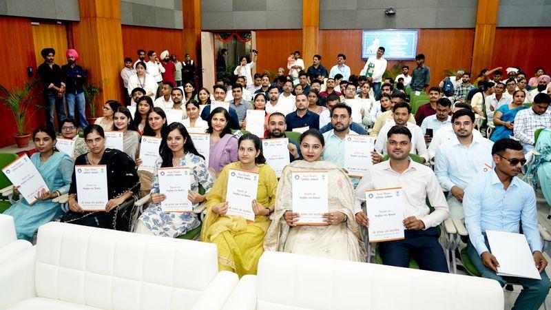 WhatsApp channel to connect Chandigarh teachers with top brass