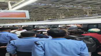 Angry over late starts, commuters block metro's doors in B'luru