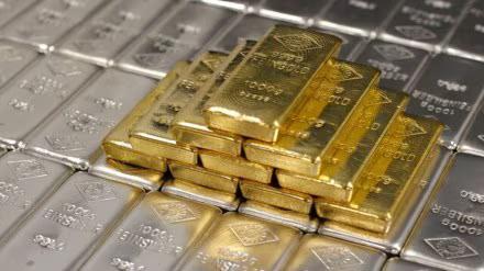 Gold prices fall in India, silver declines ₹2,000/kg