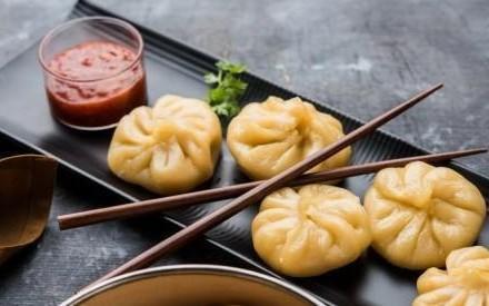 What happens to the body if a person eats momos daily?