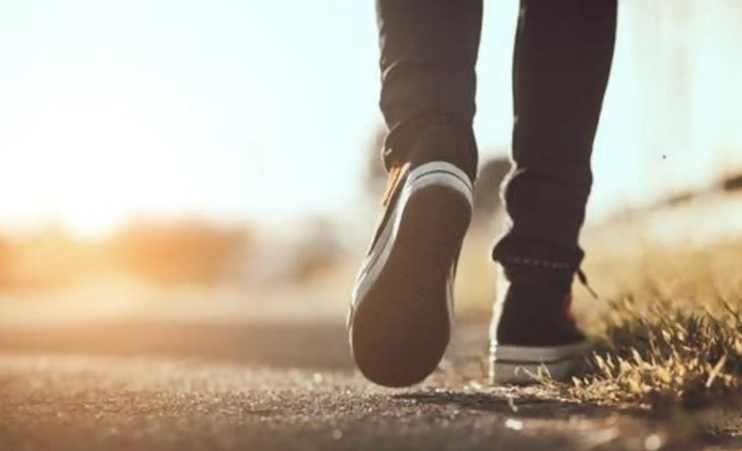 Farmer over 60 years old walks again after spine surgery in Mumbai