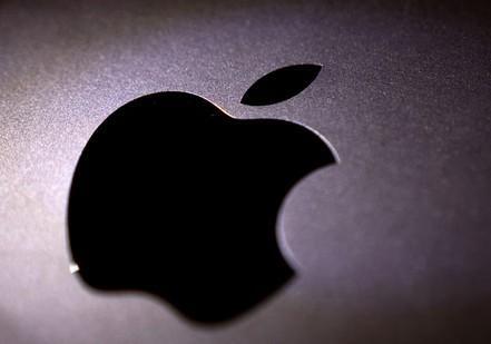 Apple nears deal to pay Google $1 bn/yr to power new Siri: Report