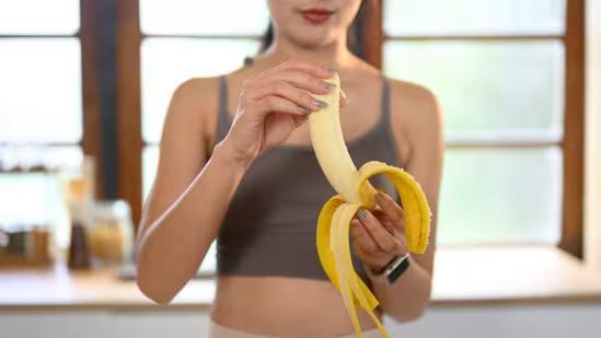 Dietician explains whether it's better to have a banana before workout or after dinner