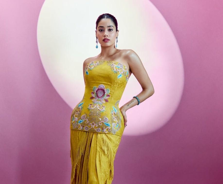 Janhvi Kapoor steals the show in stunning look at Mumbai event