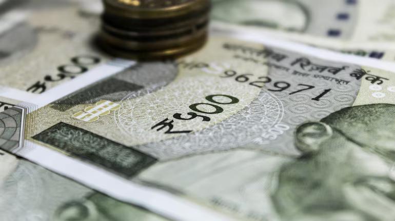 Rupee hits fresh record low for 4th straight time