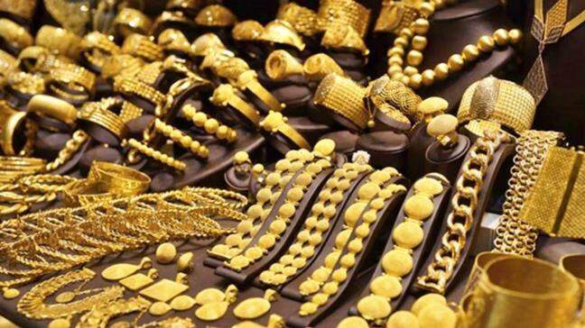 Gold becomes cheaper by ₹1,800 per 10 grams