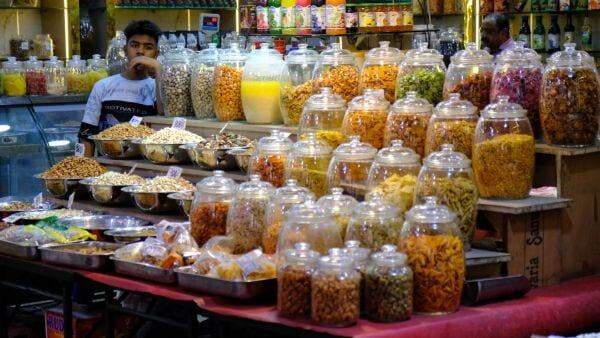 Afghan dry fruits' prices rise as India suspends trade with Pak
