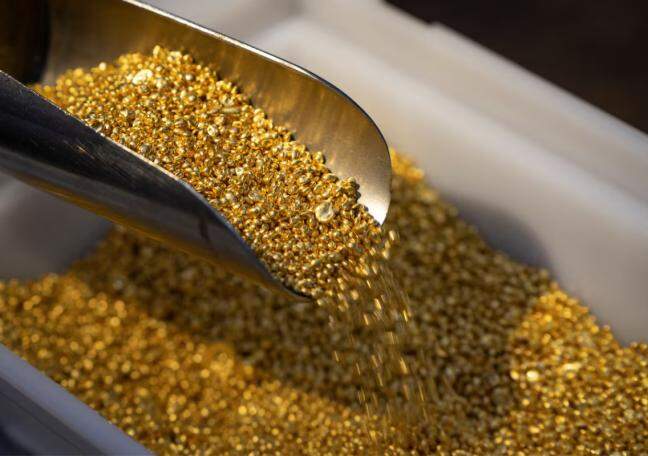 Gold prices rise to highest level in 1 week amid weak US dollar
