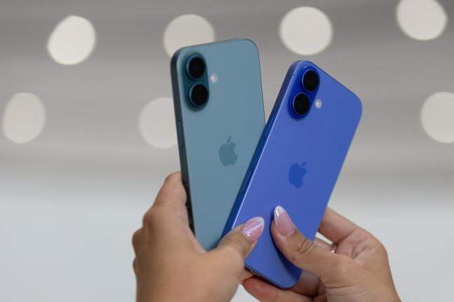 India offers cheaper option to make Apple's iPhone: NITI Aayog CEO