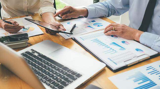 What can people do to maintain finances after losing their job?