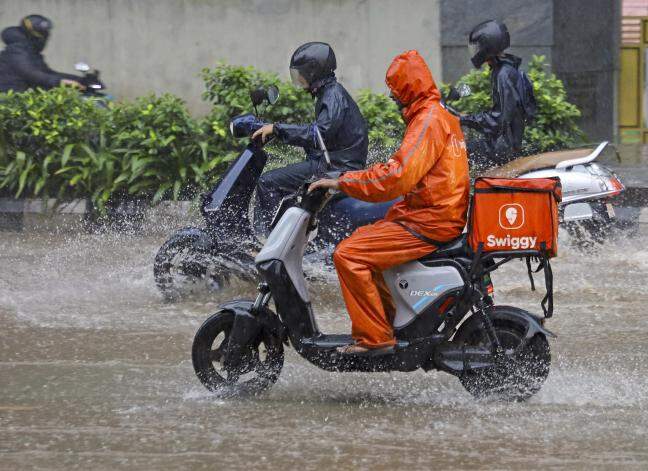 How much do delivery partners in India earn per month?
