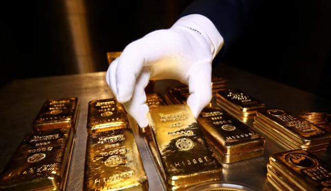 Gold edges toward record high as Israel-Iran conflict escalates
