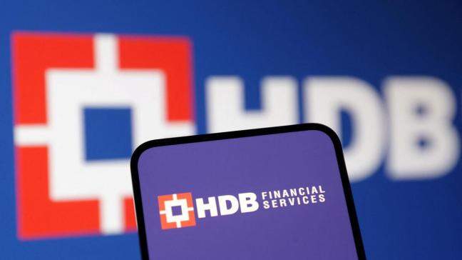 Why is there discounting in valuation for HDB Financial's IPO? 