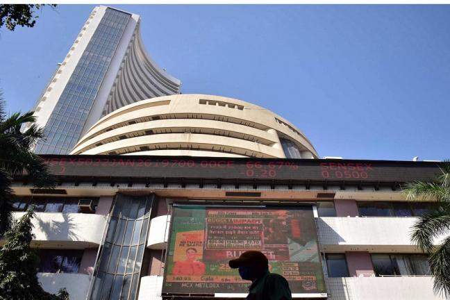 Markets rebound strongly, end week on a high