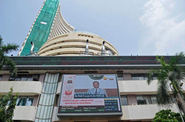 Nifty holds above 25,300 on expiry; bullish signs seen by analyst 