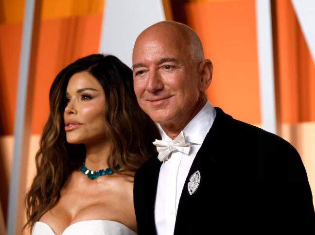 Bezos begged to see Sanchez's outfit before wedding, she resisted as she wanted it to be surprise