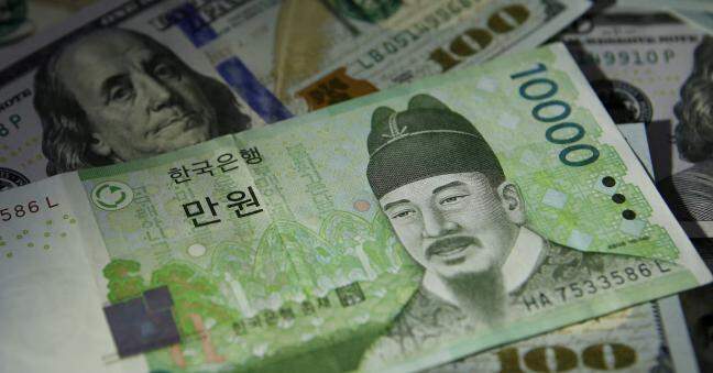 South Korea to give all citizens $110 to boost domestic spending