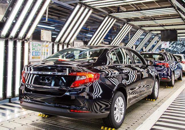 What major challenges does India’s EV industry face?