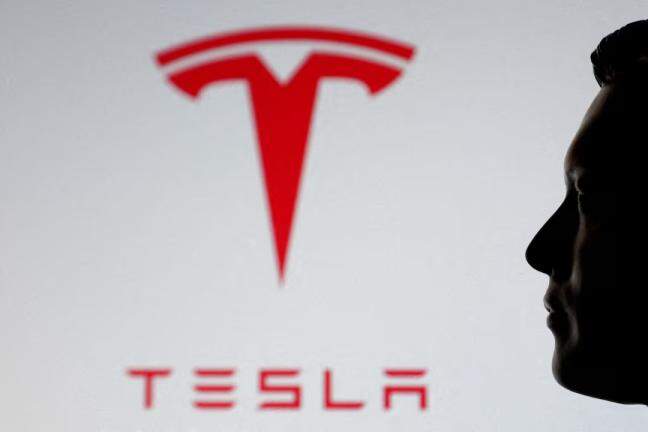 Elon Musk buys Tesla shares worth about $1 billion after board's $1-trillion pay package offer