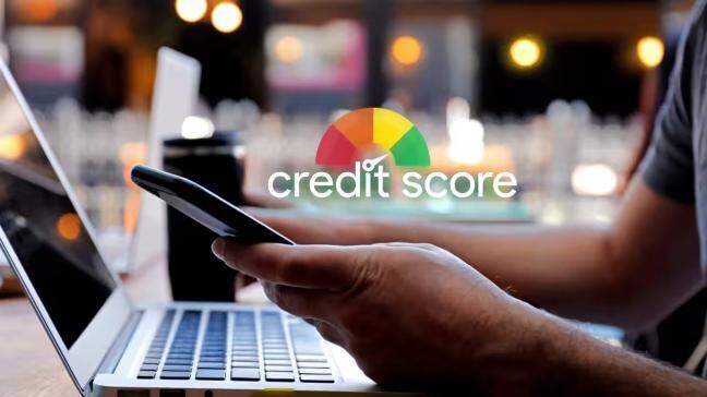 Why does the credit score decline and how can it be fixed? 