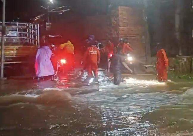 Zomato, Swiggy riders rescue people from being swept away in Hyd