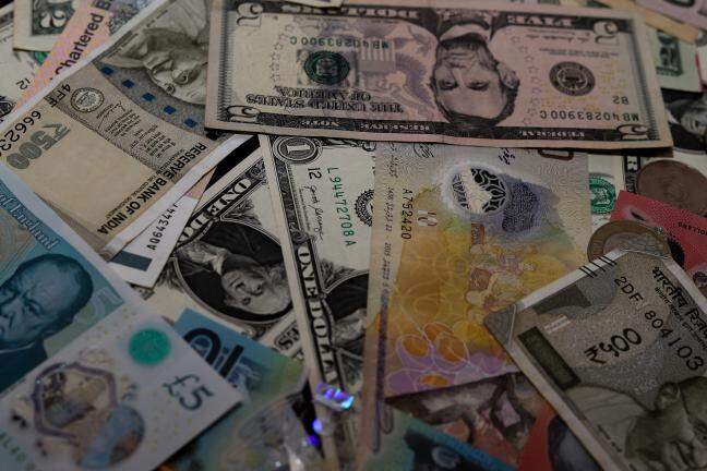 India's forex reserves cross $700 billion mark