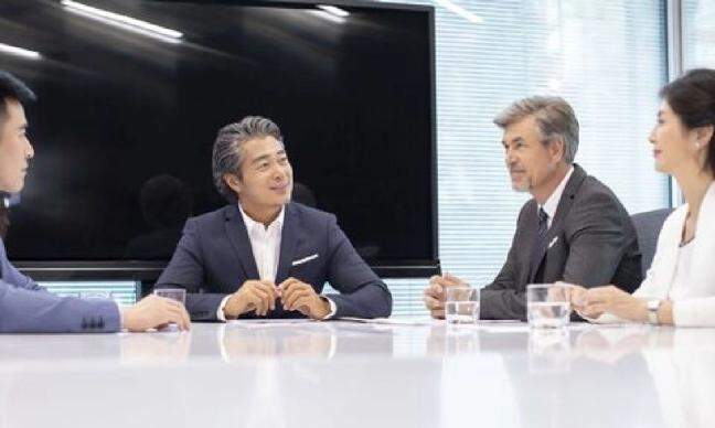 What do venture capital success stories teach startups?