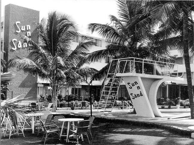 Why did Vedanta Chief wait 25 days at Sun-n-Sand Hotel in 1975?