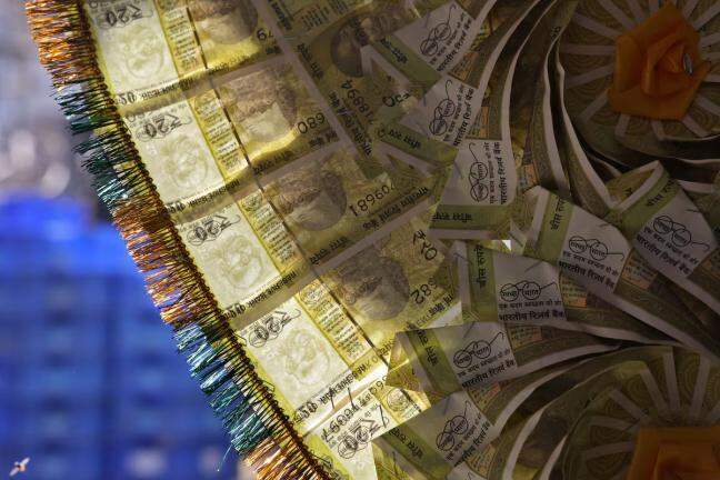 Rupee reports best day in 2 weeks as dollar drops, RBI holds rates