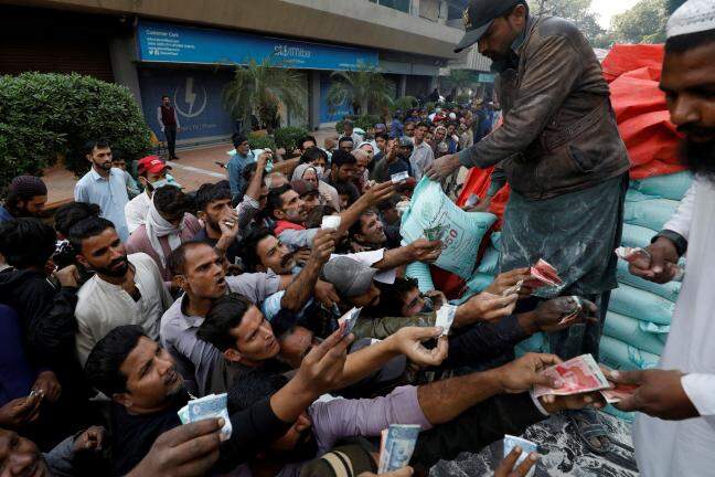 Pak experts attempt to blame 'promotional ethics' as MNCs exit forex crisis-hit country