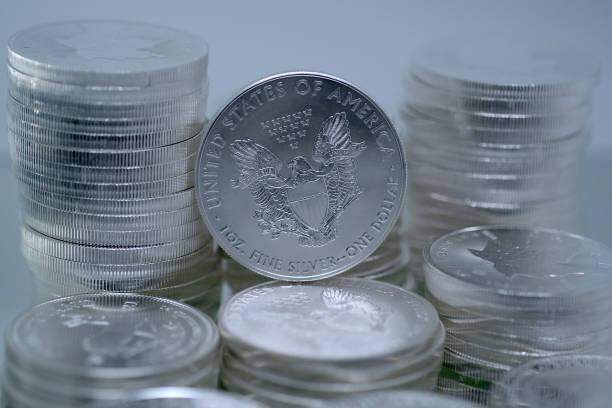 Silver tests double-top zone after 60% run; analyst cautious