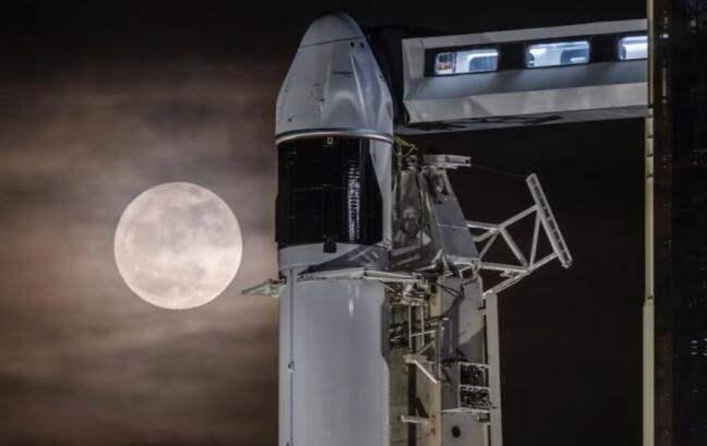 Pichai, Musk & Bezos competing to establish data centres on Moon: Report