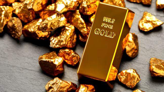 Gold, silver extend slide as fed signals keep markets tense